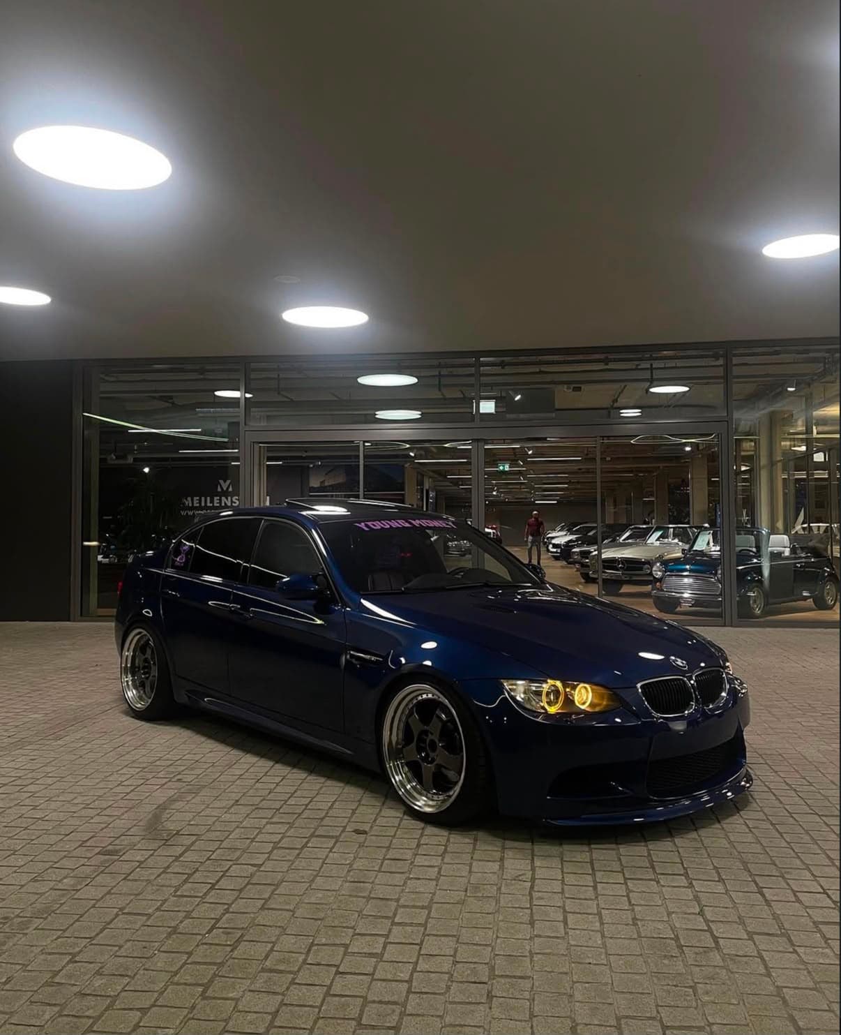 Blauer BMW M3 E90